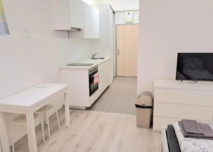 Garsonka V Bratislave * براتسيلافا